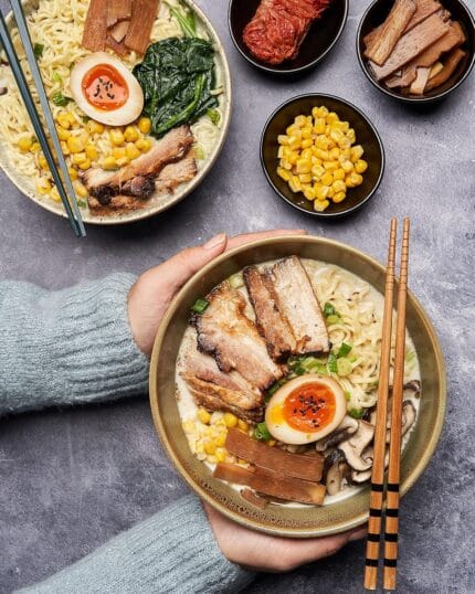 Nongshim Tonkotsu Kuromayu Bowl 101 g - ramen coreano