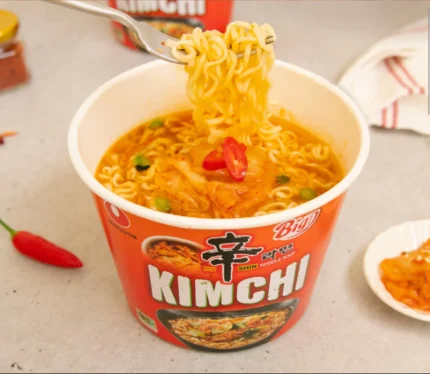 Nongshim Kimchi Bowl - ramen coreano